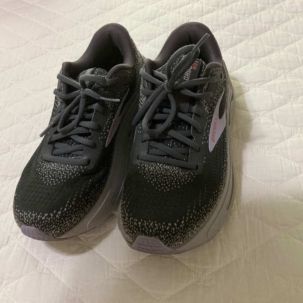 Brooks Ghost 2 Max shoes women’s size 7 1/2 gray